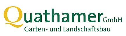Logo ‚Quathamer GmbH – Garten- und Landschaftsbau‘ mit stilisiertem gelbem ‚Q‘ und grünem Schriftzug auf hellem Hintergrund.