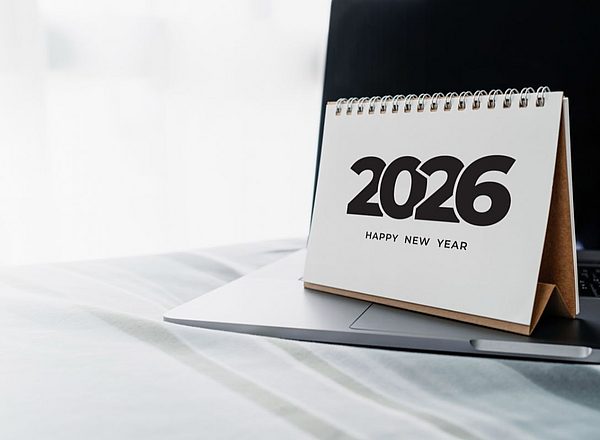 Weißer Kalender mit schwarze Aufschrift 