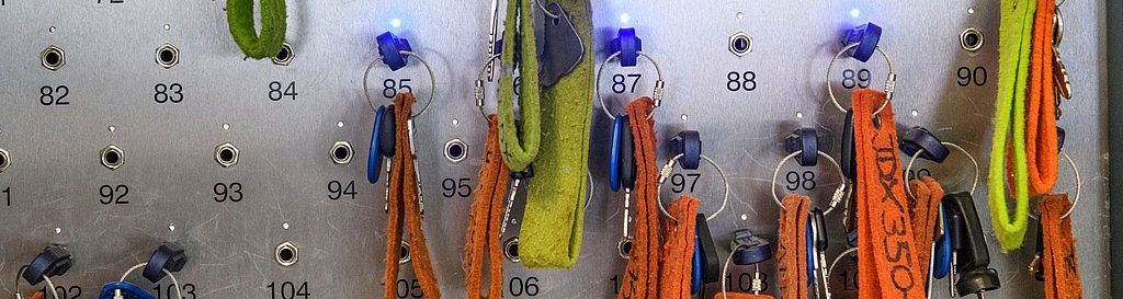 Armario de llaves digital con llaves iluminadas