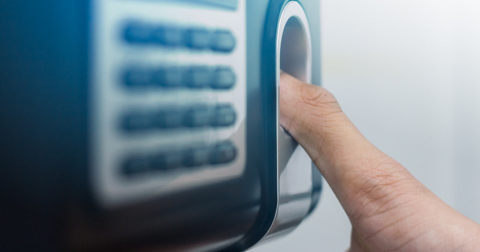 El registro del tiempo por huella dactilar no es una buena solución
